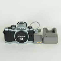 OLYMPUS E-M10 Mark III シルバー シャッター10700回 - メルカリ