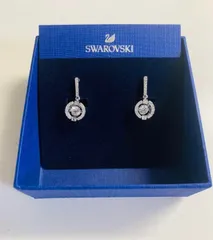 ほぼ新品スワロフスキーSwarovski SparklingDanceイヤリング