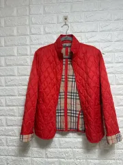 バーバリー レッド キルティング ジャケット とてもきれいです、軽いです (季節の変わり目用)