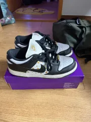 ナイキ x シュプリーム SB ダンク ロー ブラック 270