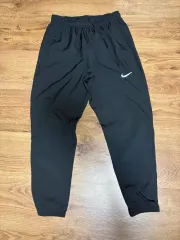 ナイキ ドライフィット チャレンジャー ウーブンパンツ s