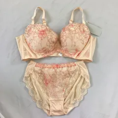 Triumph♡D85♡寄せて上げてきれいなバストのサムネイル