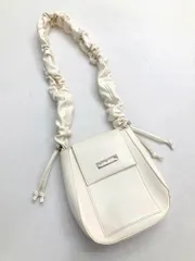 un/neu アンノイ 2WAYショルダーバッグ ギャザーハンドルフェイクレザーレザーフラップ バッグ アイボリー ■■ レディース