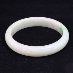 天然翡翠】淡い上品なグリーン 本翡翠バングル くりぬき / 内径62mm