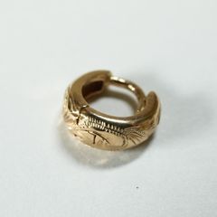 未使用 あるじゃん K18 ゴールド 全金 唐草 2mm 12G ピアス - メルカリ