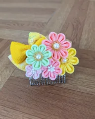 子ども用つまみ細工髪飾り｜七五三 ちりめん花とリボンの和装コーム