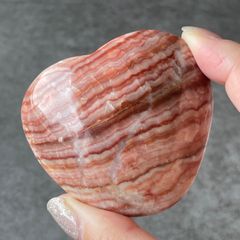 ラスト レア 高品質 ピンクペトリファイドウッド 珪化木 ハート 握り石