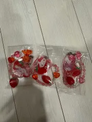 サンリオ いちご新聞 50周年 いちご キーホルダー hello kitty(ハローキティ) クロミ シナモロール