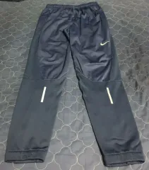 ナイキ シールド ソロスウッシュ 裾ジップアップ ウーブン ジョガーパンツ ネイビー (M)