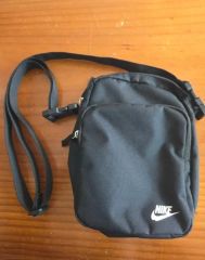 美品 NIKE ヘリテージ クロスボディ ショルダーバッグ h94 - メルカリ