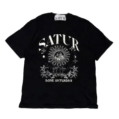 韓国完売品　SATUR ブラック 天使Tシャツ 新品未使用 2026年最新】satur tシャツ 韓国の人気アイテム - メルカリ