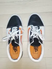 VANS ブラック/ホワイト/オレンジ スニーカー260