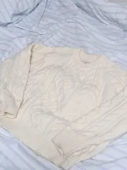 アイボリー ケーブル編み ニット