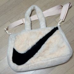 最終値下げ 美品未使用 Nike フリースリュック ピンク ナイキ タグ付き 