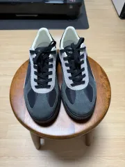オニツカタイガー グレー スニーカー