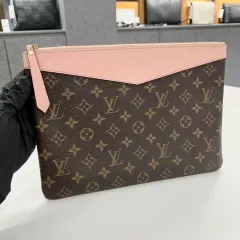 Louis Vuitton ルイヴィトン モノグラム デイリー クラッチバッグ