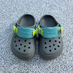 8 Crocs キッズ サンダル クロッグ 0409J