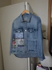 GUESS デニム ジャケット GUESS1981 プリンティングのサムネイル