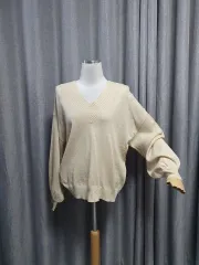 オーバ クリームベージュ Vネック ルーズニット