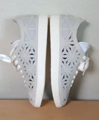 アディダス 235 ゆったり 가제カットアウト スニーカー