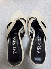 PRADA クラウドバスト クロスストラップサンダル ホワイト・グレー