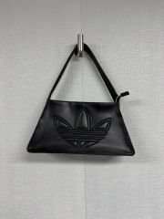 アディダス adidas クセニアシュナイダー ワンショルダーバッグ - メルカリ
