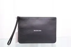 バレンシアガ 未使用 新品 ロゴ ストラップ クラッチバッグ 655605