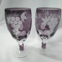 江戸切子　足付ビール杯　ペア   紫色のガラス製で、葉とぶどうの美しい彫刻が施された脚付きグラス   W998