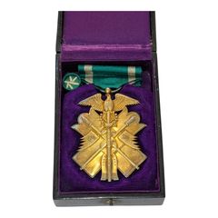 【希少・完品】勲六等瑞宝章 略綬・共箱付き 勲章 記章 希少・当時物】勲六等瑞宝章 共箱・略綬付き 日本軍 勲章 記章 メダル