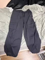 ザラ ナイロン カーゴ ズボン