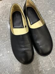 美品・大きめ】MANA ふかふかバブーシュ 黒 25.5 フラットパンプス