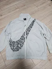 NIKE ナイキ NSW アニマル スウッシュ オーバーサイズ ジャケット 4万で出品