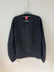 ナイキ ジップアップ ジャケット S