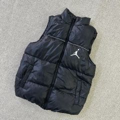 AIR JORDAN ダウンベスト - メルカリ