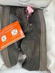 205 ジョーダン 1 x トラヴィス スコット レトロ ロー OG SP ツアーベルベット ブラウン