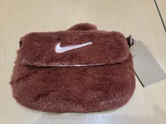 ナイキ ファー フラップ クロスバック ブラウン 新品