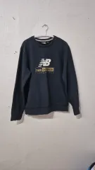 ニューバランス スウェット ネイビー カラー
