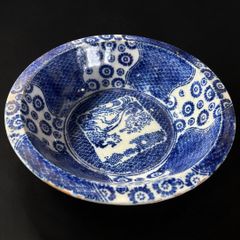 スウェーデン買付 王冠モチーフ ブルー絵付け 貫入陶器 ソープ