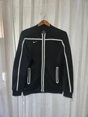 ナイキ ドライフィット ジップアップ ジャケット ほぼ新品