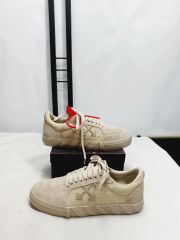 UA“BLUR Low“ホワイト/クロムシルバー26cm 廃盤超軽量 - メルカリ