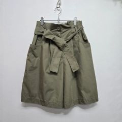 ダークグリーン ボタン付き ショートパンツ ウエストゴム ミモレ丈 