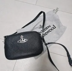 正規品) VIVIENNE WESTWOOD ヴィヴィアン・ウエストウッド ANNA カメラバッグ (ブラック)