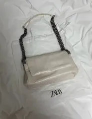 ザラ ロックフラップ ミニ アイボリー ショルダーバッグ