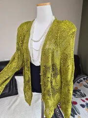 洗練されたユニークなニットジャケット