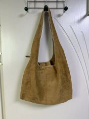 最終価格】ECoDAY スエード織りトートバッグ カーキ - メルカリ