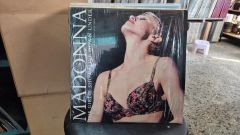 MITSUBISHI Hi-Fi VIDEO MADONNA タペストリー - メルカリ