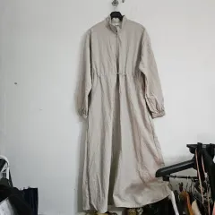 ベージュ色 Long ONE PIECE ジップアップ スタイル