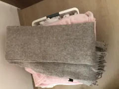 ウールマフラー グレー (新品)のサムネイル