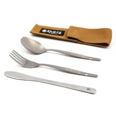 【新品】 【燕三条製】村の鍛冶屋 純チタン キャンプカトラリー3本セット（ナイフ・スプーン・フォーク）ケース付 燕三条で作られたチタン製 ナイフ・スプーン・フォークのセット！ 0