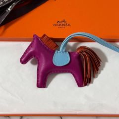 ❣️Chii様❣️HERMES ロデオチャームPM 刻印Y 【極美品】 - メルカリ